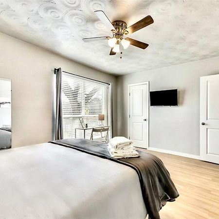 City Outside & Tranquility Inside Dallas Exterior photo
